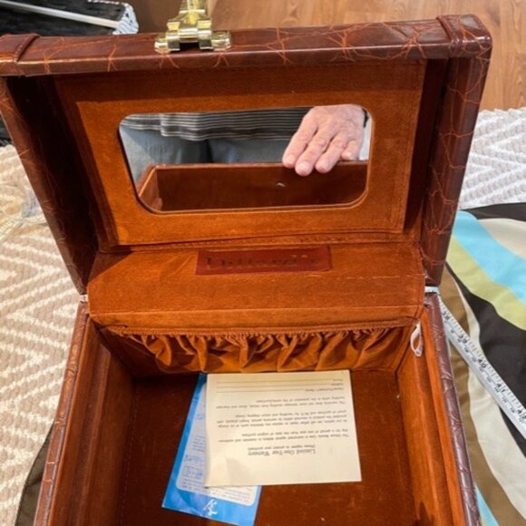 Nice! Bentony 1990's Alligator Embossed Travel Makeup Case with Lock  (NWOT) - Picture 7 of 16